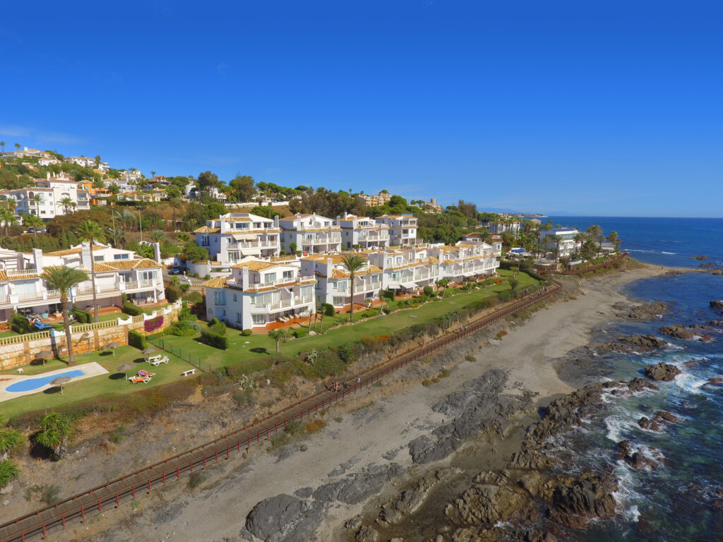 Luxury beach side house in cala de mijas by comprarcasa hernan bustos real estate experts