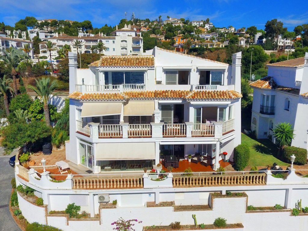 Luxury Beach side house in Cala de Mijas by Comprarcasa Hernan Bustos