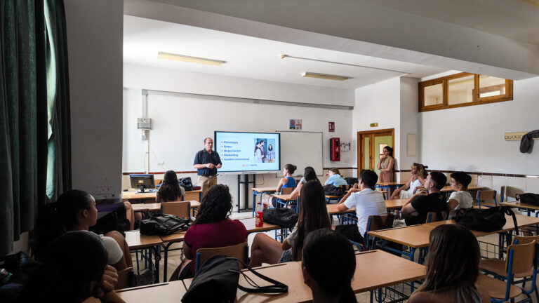 Charla Emprendedora IES Cerro del Viento - Benalmádena - Hernán Bustos - Real Estate Experts